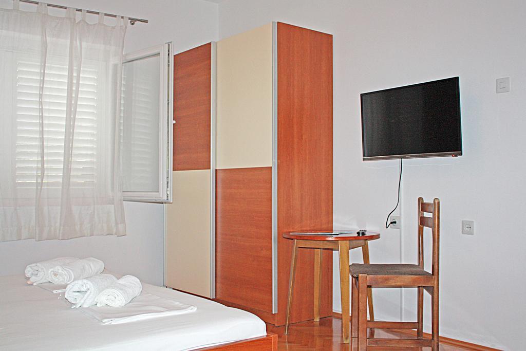 Bougainvillea Apartments Makarska Exterior photo